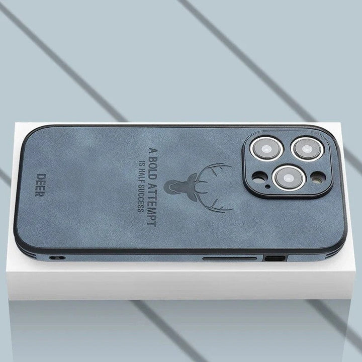 Exklusivt iPhone-fodral i mocka med komplett skydd för kameralinsen.
