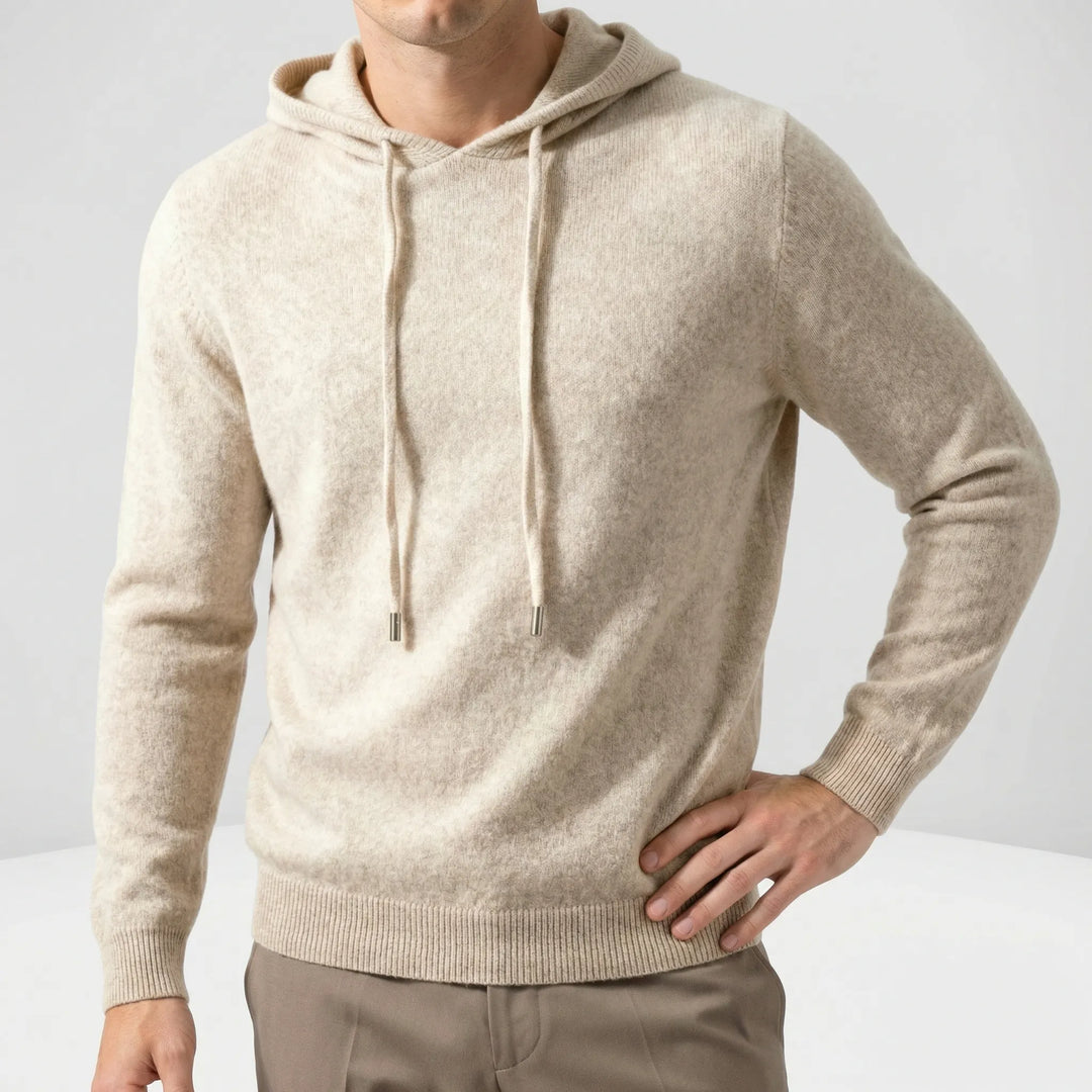 Herr-hoodie i minimalistisk, lyxig stil. En bekväm pullover, perfekt för elegant höst-vintermode.