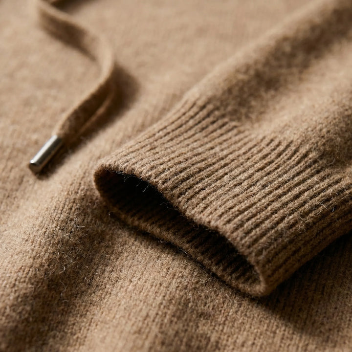 Bekväm herr-pullover i minimalistisk design. Lyxig hoodie, idealisk för casual vintermode.