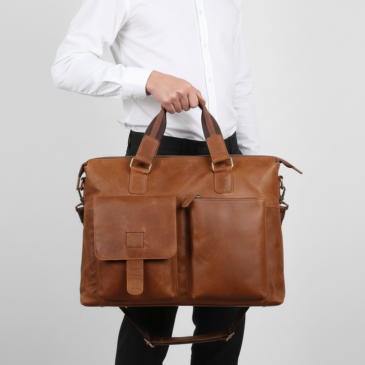 Elegant brun vintage skolväska i läder, med plats för laptop. Funktionell axelväska för jobb & studier, unisex.
