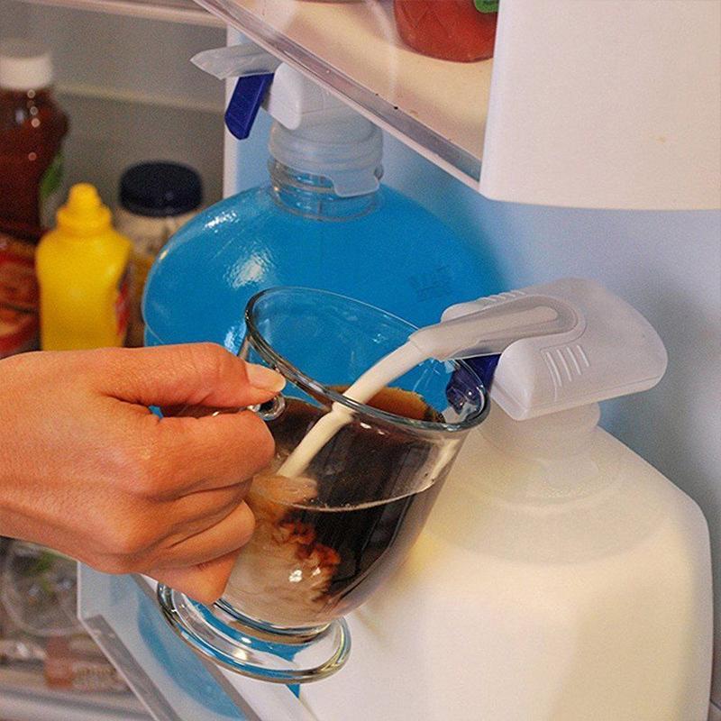 "Magisk Dryckemaskin kök vit handfri touchfunktion droppfri pip för barn och familjer på köksbänk."