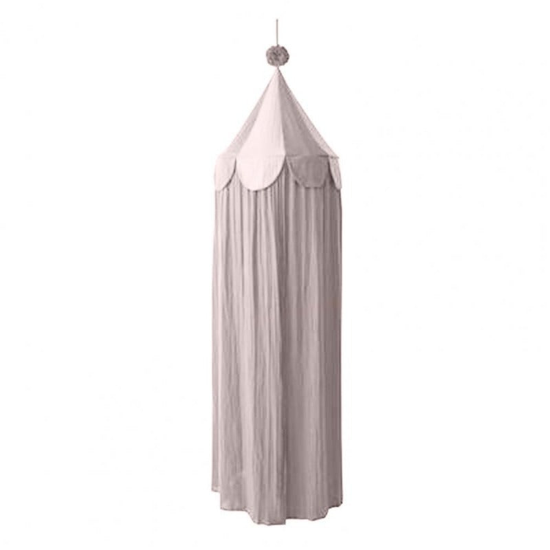Funktionellt barnskynke i chiffon. Sänghimmel som skyddar mot insekter, mysig inredning för barnrummet.