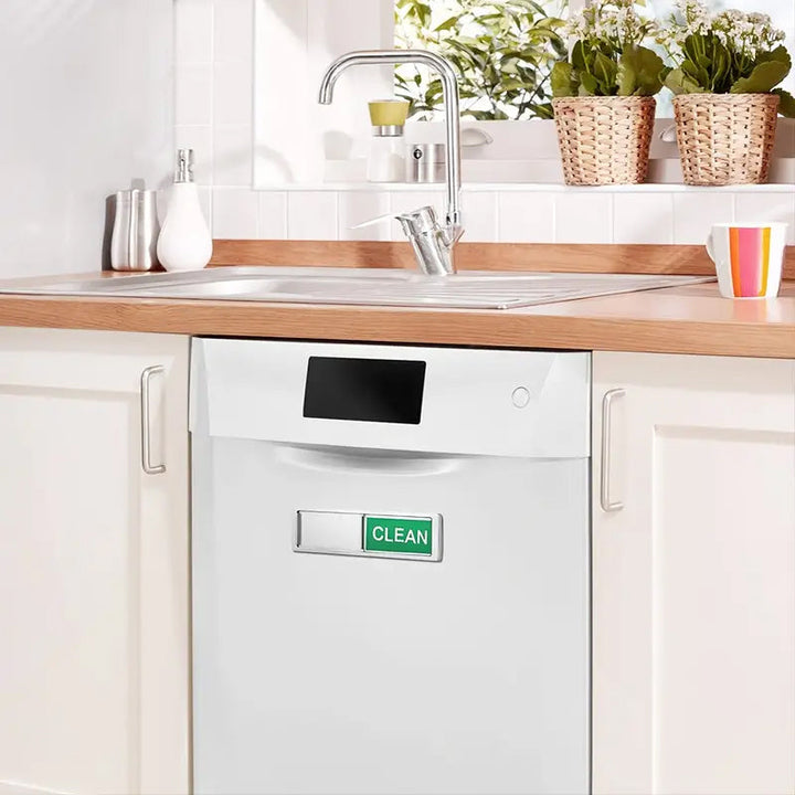 "Magnetisk diskmaskinsskylt, ren/smutsig indikator, elegant design, kontrastfärger, svart/vit, smart kökstillägg."