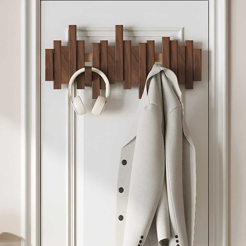 Stilren vit magnetisk väggkrok, 28-66 cm. Modern fällbar klädhängare som smälter in i hallens inredning.