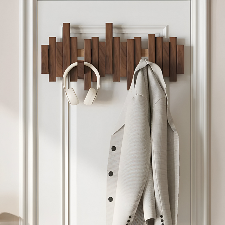 Stilren vit magnetisk väggkrok, 28-66 cm. Modern fällbar klädhängare som smälter in i hallens inredning.