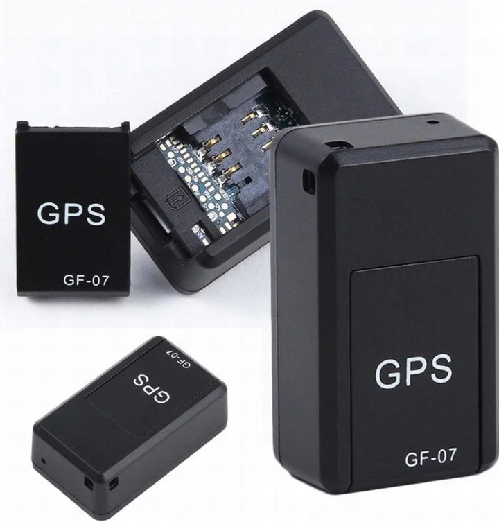 Svart mini GPS-tracker för bilar. Magnetisk fäste. Ger diskret stöldskydd och realtidsspårning av fordon.