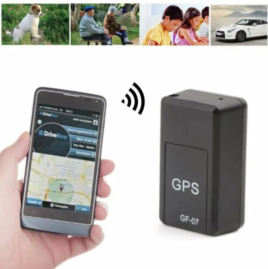 Svart, kompakt magnetisk GPS-tracker för fordon. Idealisk för bilspårning, stöldskydd och realtidsövervakning.