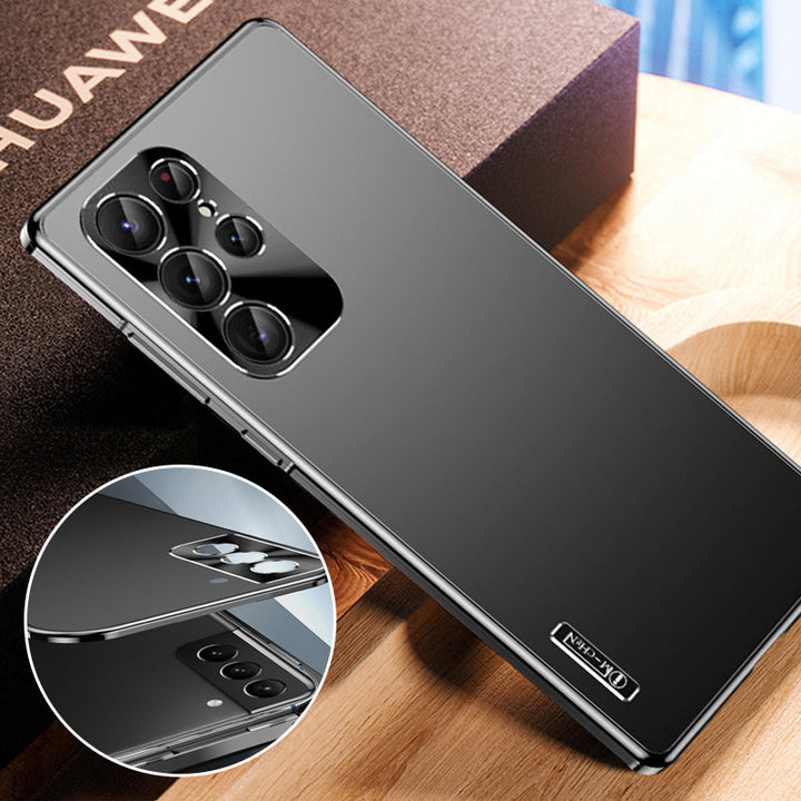 "Magnetisk telefonväska med legeringsram på smartphone, stötskydd och elegant design, perfekt för vardagsbruk."