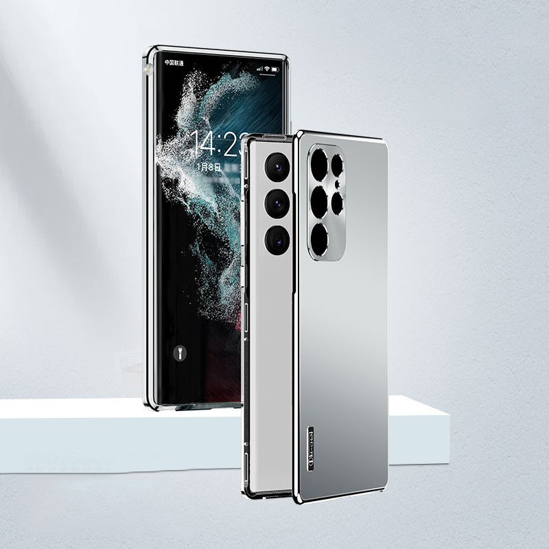 "Magnetisk telefonväska med legeringsram på smartphone, stötskydd och elegant design, perfekt för vardagsbruk."