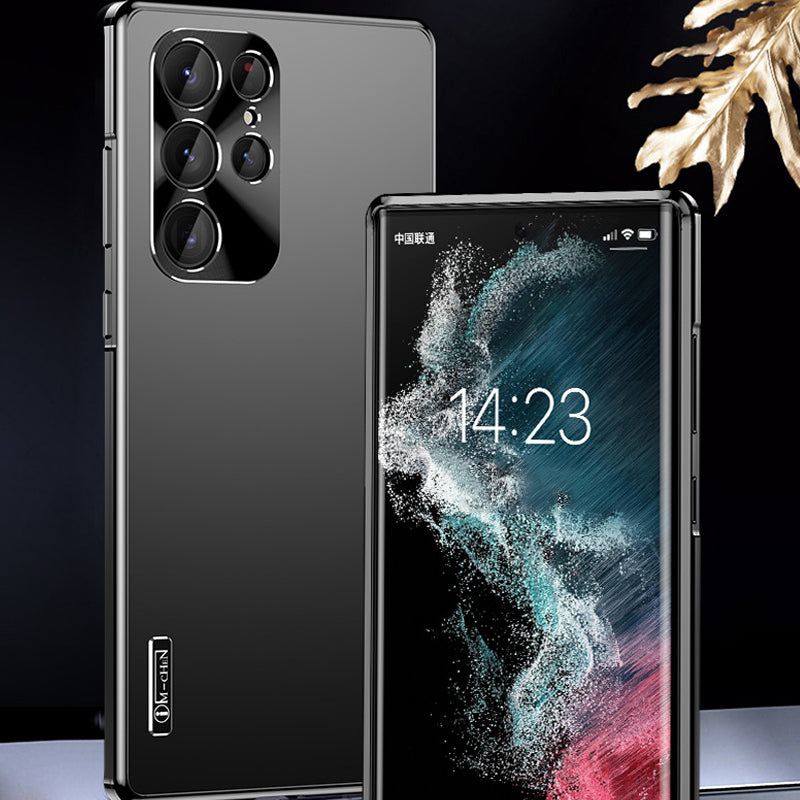 "Magnetisk telefonväska med legeringsram på smartphone, stötskydd och elegant design, perfekt för vardagsbruk."