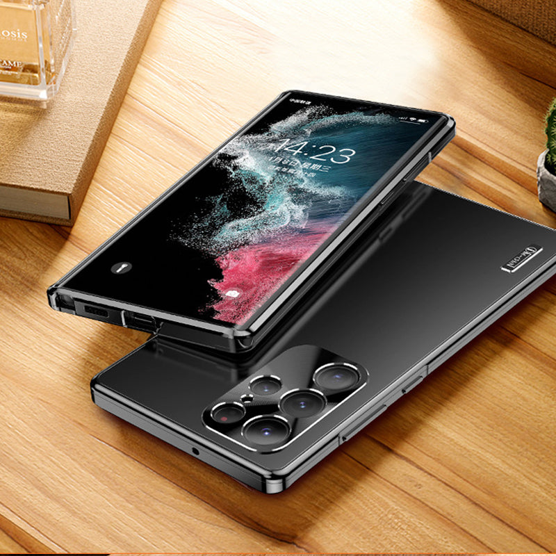 "Magnetisk telefonväska med legeringsram på smartphone, stötskydd och elegant design, perfekt för vardagsbruk."