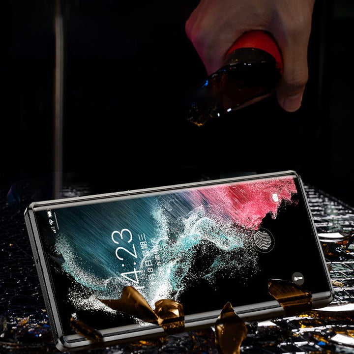 "Magnetisk telefonväska med legeringsram på smartphone, stötskydd och elegant design, perfekt för vardagsbruk."