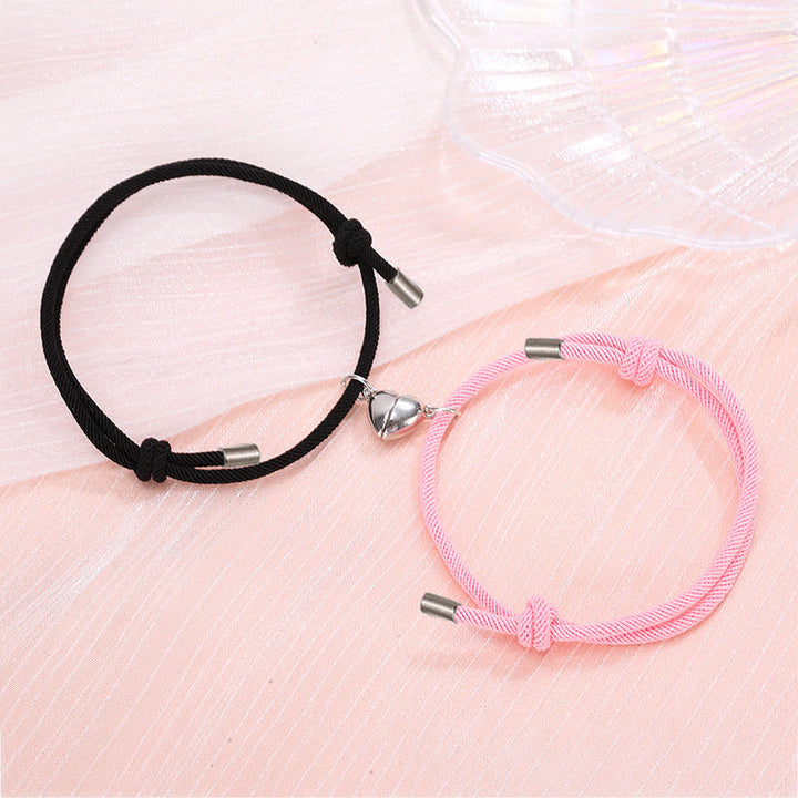 "Magnetiska justerbara nylonarmband för par med hjärtformad magnetberlock, finns i flera färger och justerbara storlekar."