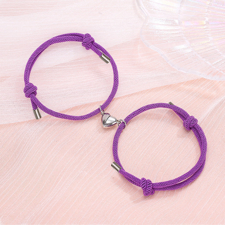 "Magnetiska justerbara nylonarmband för par med hjärtformad magnetberlock, finns i flera färger och justerbara storlekar."