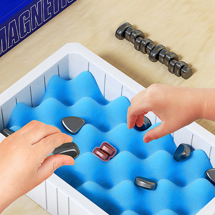 Magnetiskt schackspel leksak för fler spelare visas med schackbräde och pjäser, perfekt för familjekvällar.
