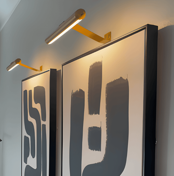 Heminredningsdetalj: MagniLite sladdlös vägglampa med justerbar LED. Skapar stämningsfullt ljus.