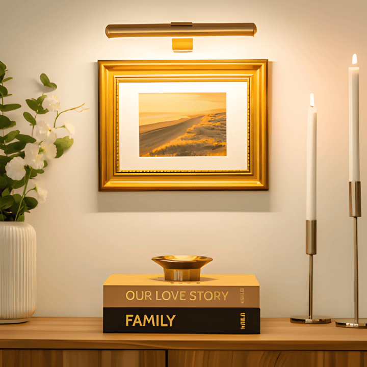 Modern MagniLite vägglampa med inbyggd LED. Sladdlös & magnetisk för enkel montering & placering.