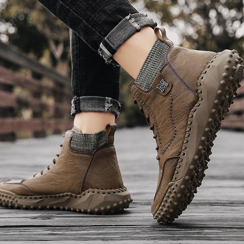 "Män retro PU-läder ankelstövlar, bruna med snörning och rund tå, halkfria gummisula. Eleganta för höst och vinter."