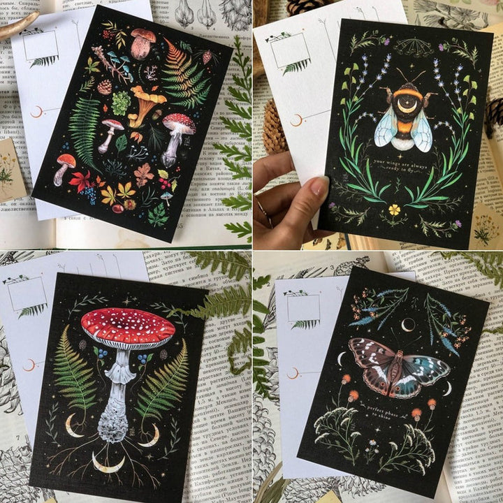"Månkalender 2023 med mörka skogsmotiv, intrikata illustrationer, fångar natur och magi, fullmåne och stjärntecken."