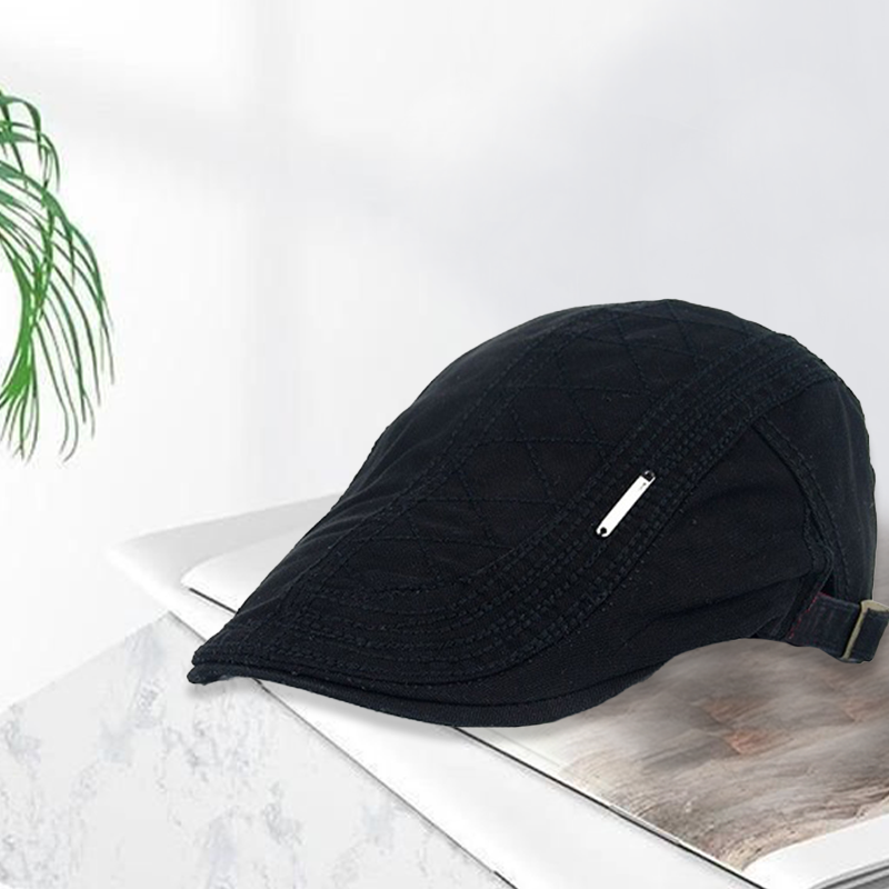 "Mäns casual keps med broderi, kort brätte och strukturerad design i svart bomull, stilfull och justerbar för perfekt passfor