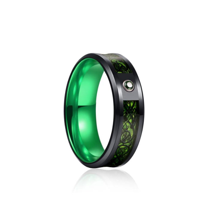 "Mäns färgglada tungstencarbide drakring, elegant design, i grön nyans. Högkvalitativt smycke för stilmedvetna män."