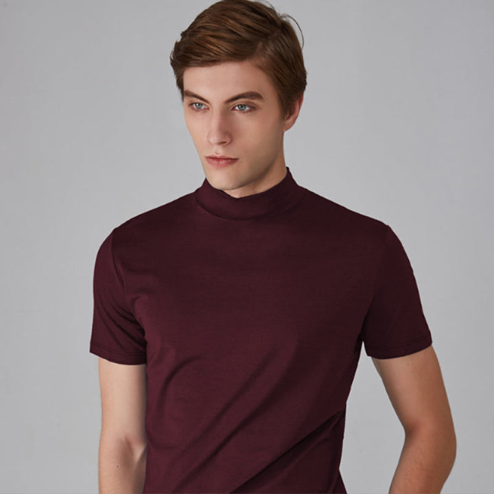 "Mäns modal T-shirt med halv polokrage, enfärgad design och bekväm passform, perfekt för alla tillfällen."