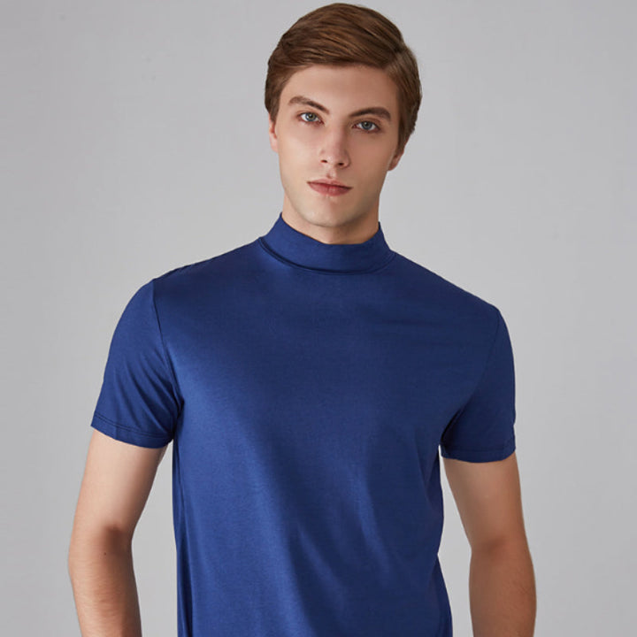 "Mäns modal T-shirt med halv polokrage, enfärgad design och bekväm passform, perfekt för alla tillfällen."