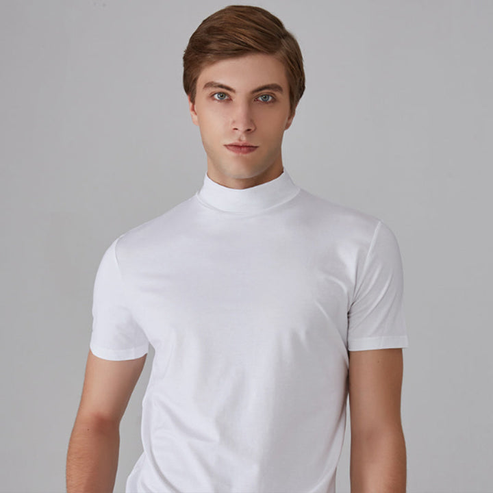 "Mäns modal T-shirt med halv polokrage, enfärgad design och bekväm passform, perfekt för alla tillfällen."