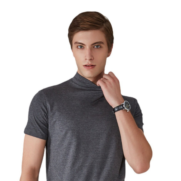 "Mäns modal T-shirt med halv polokrage, enfärgad design och bekväm passform, perfekt för alla tillfällen."