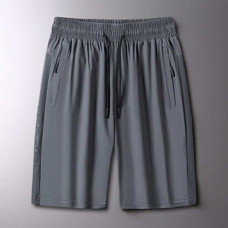 "Mäns sommar sportshorts med elastisk midja, avslappnad passform, svart färg, framifrån, lämplig för träning och vardag."