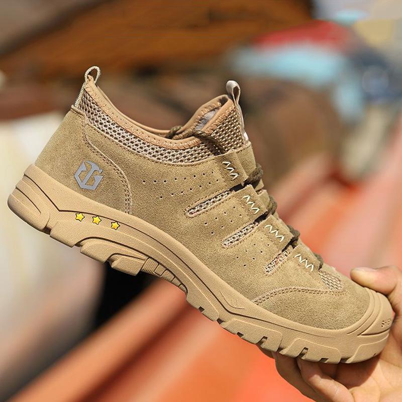 Mäns stål tå säkerhetsskor i khaki mocka med Kevlar sula, reflekterande detaljer, idealiska för krävande arbetsmiljöer.