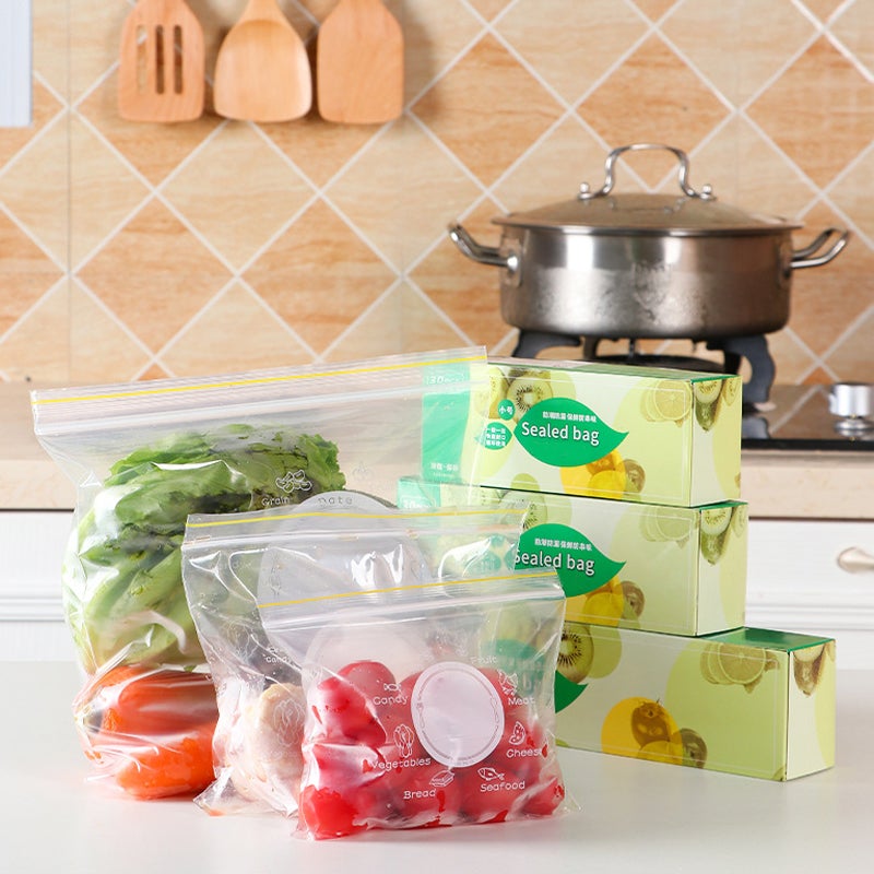 "Matförvaringspåse med PE-material och etikettdesign för fräsch och organiserad livsmedelsförvaring i kök och frys."