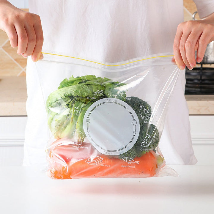 "Matförvaringspåse med PE-material och etikettdesign för fräsch och organiserad livsmedelsförvaring i kök och frys."
