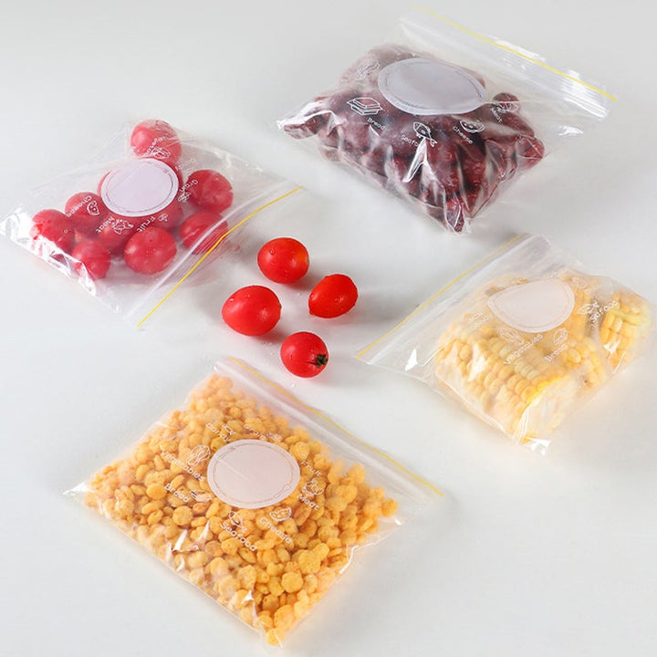 "Matförvaringspåse med PE-material och etikettdesign för fräsch och organiserad livsmedelsförvaring i kök och frys."