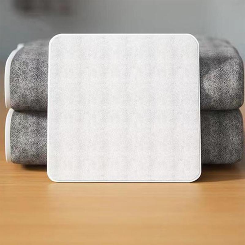 "Mikrofiber polerduk i närbild, effektiv för rengöring av mobil- och datorskärmar, högkvalitativ vit duk."