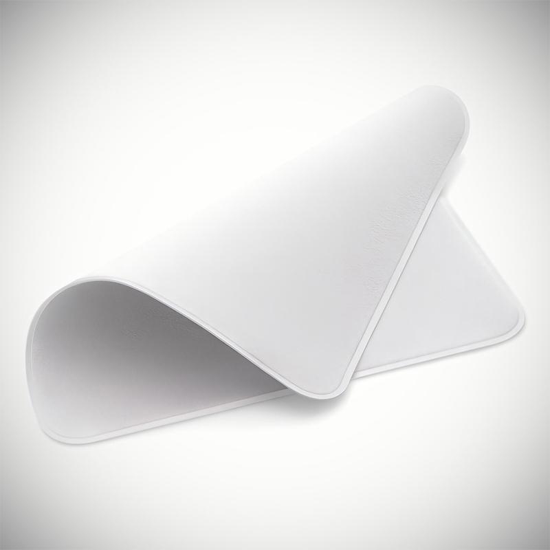 "Mikrofiber polerduk i närbild, effektiv för rengöring av mobil- och datorskärmar, högkvalitativ vit duk."