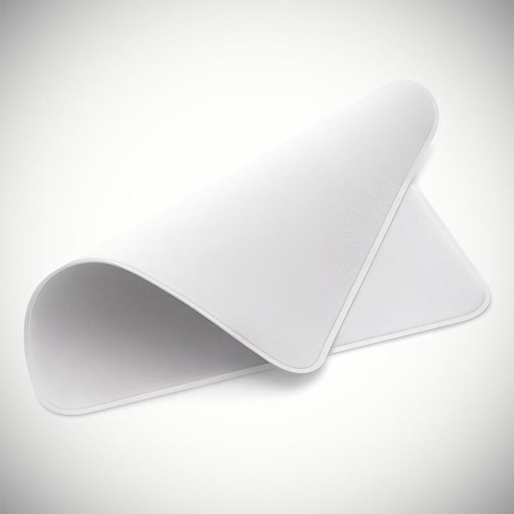 "Mikrofiber polerduk i närbild, effektiv för rengöring av mobil- och datorskärmar, högkvalitativ vit duk."