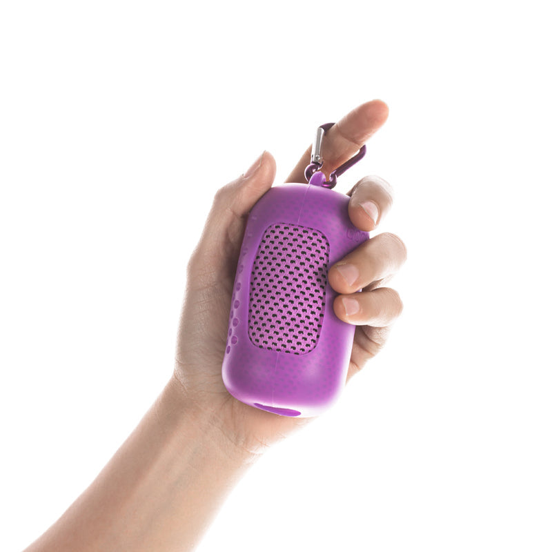 "Mikrofiberhandduk för sport, ljusblå med effektiv kylfunktion, idealisk för utomhusaktiviteter och träning."