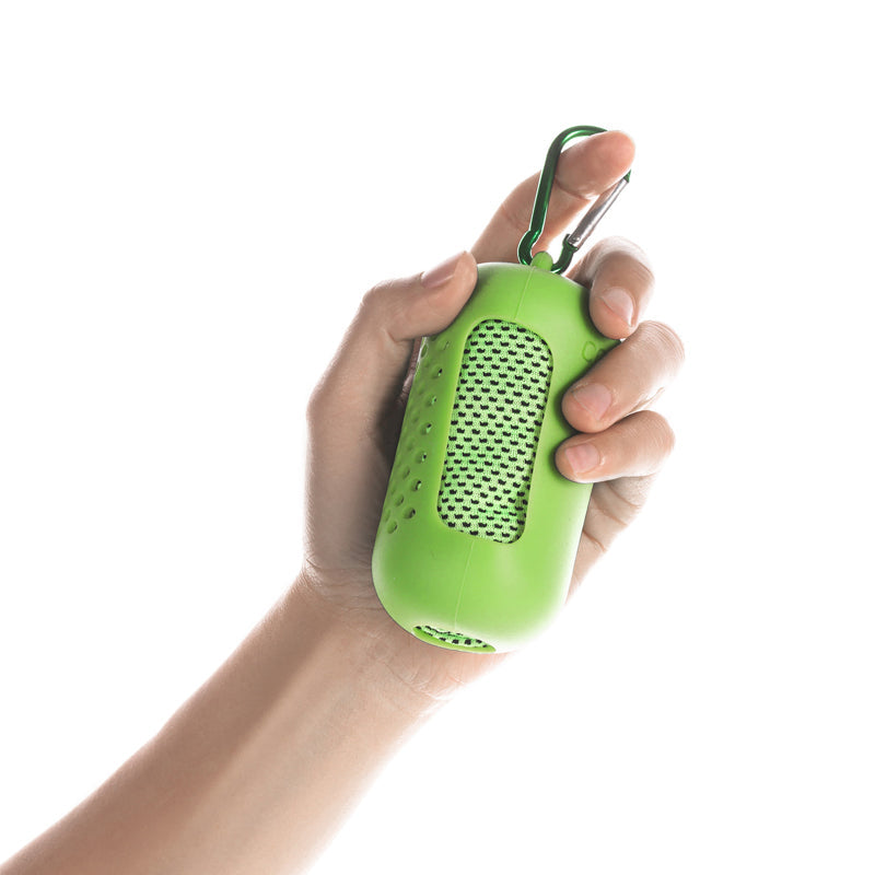 "Mikrofiberhandduk för sport, ljusblå med effektiv kylfunktion, idealisk för utomhusaktiviteter och träning."