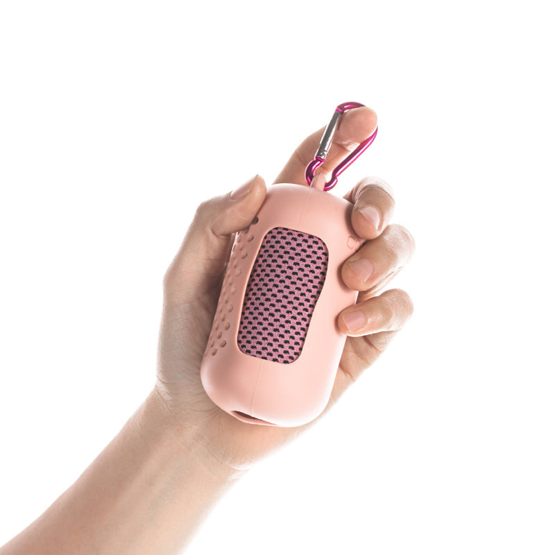 "Mikrofiberhandduk för sport, ljusblå med effektiv kylfunktion, idealisk för utomhusaktiviteter och träning."