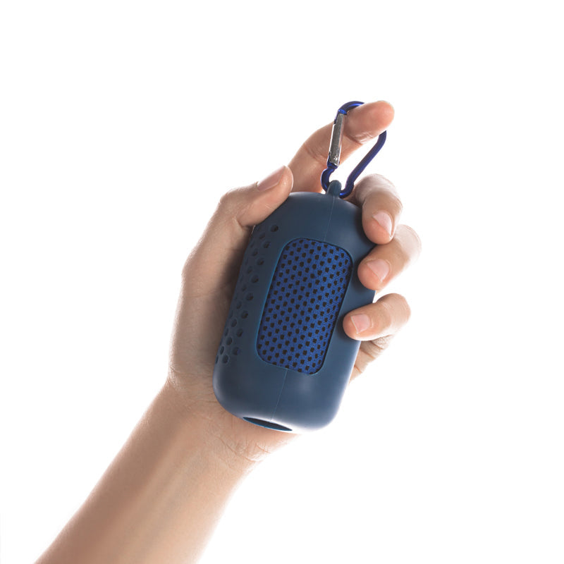 "Mikrofiberhandduk för sport, ljusblå med effektiv kylfunktion, idealisk för utomhusaktiviteter och träning."