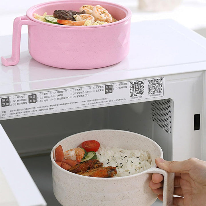 "Mikrovågssäker ramen-skål med lock i multifärg, perfekt för snabba måltider. Visas i lila, svart, beige och rosa."