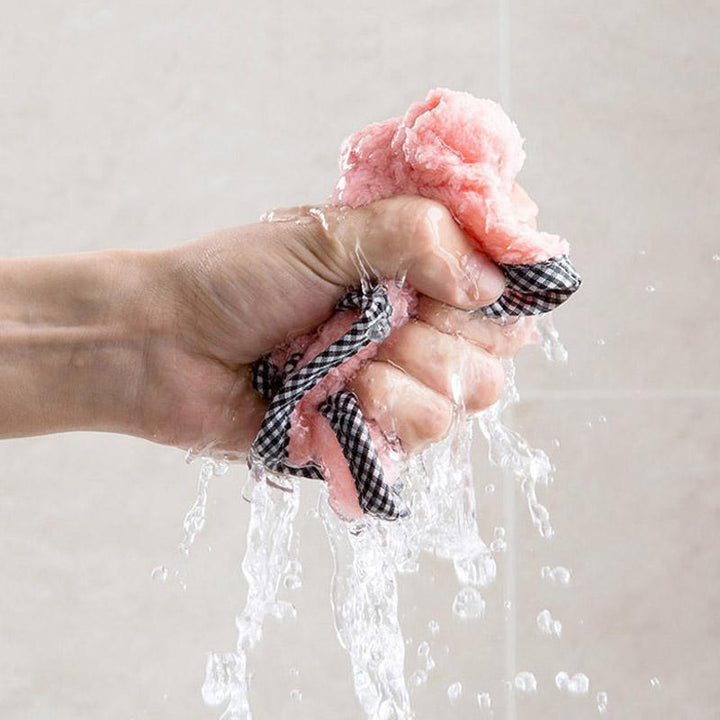 "Miljövänliga ultratunma mikrofiberdukar i krämvit, rosa, grön och aprikos för effektiv och snygg rengöring i hemmet."