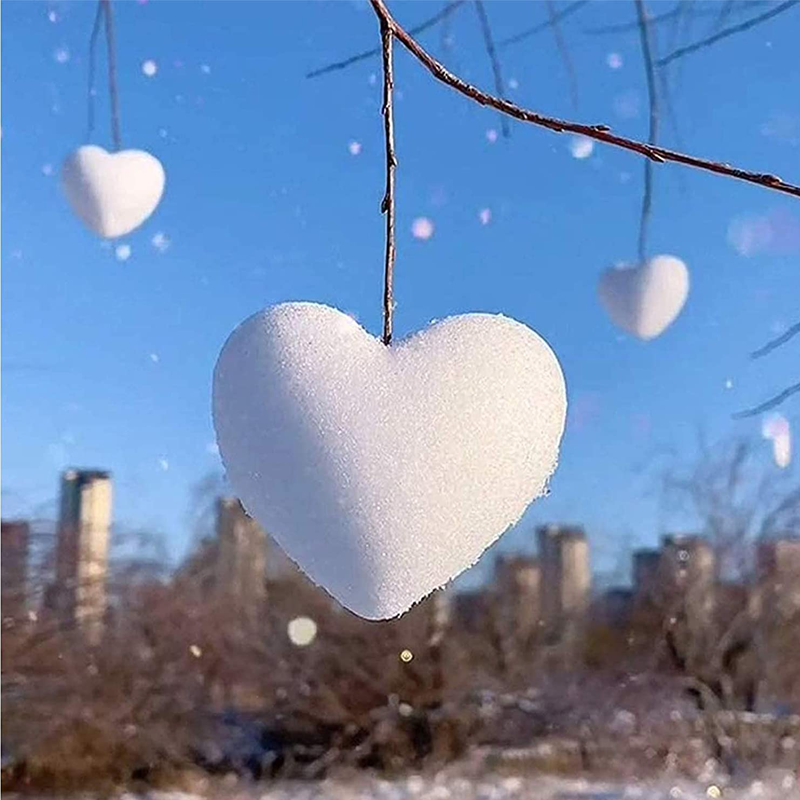 "Mini snögubbeform i färger röd, blå, grön och rosa, perfekt för att skapa små snögubbar för lek utomhus."