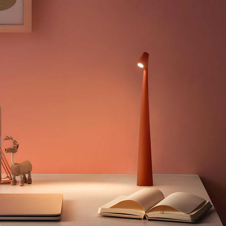 Designlampa LED, uppladdningsbar. Skapar stämning i vardagsrummet med sin minimalistiska form.