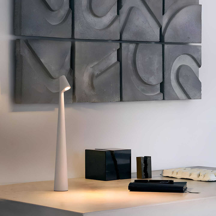 Trådlös bordslampa LED, stilfull och uppladdningsbar. Perfekt för modern inredning och flexibel användning.