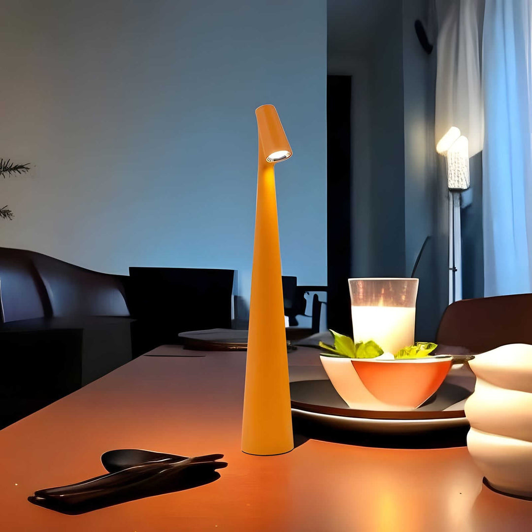 Dekorativ trådlös LED-lampa, minimalistisk design för stilfull heminredning i sovrum eller kontor.