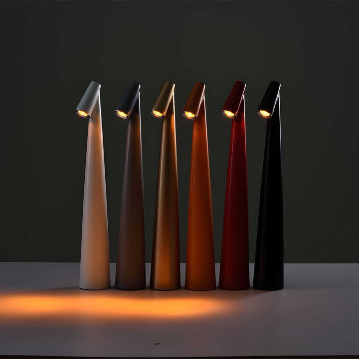 Uppladdningsbar LED-bordslampa i enkel, ren design. Perfekt för modern inredning och mysig stämning.