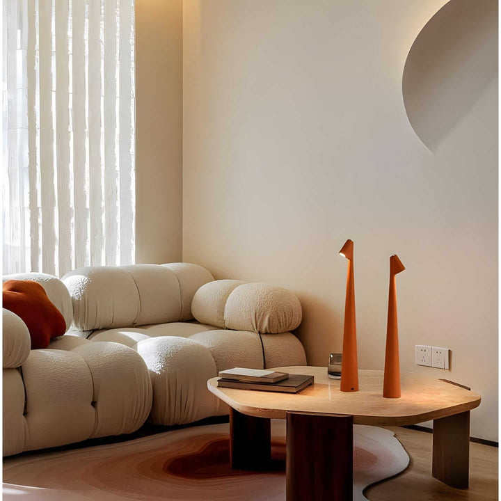 Svart, trådlös LED-bordslampa, minimalistisk och stilfull. Passar perfekt som designlampa i hemmet.
