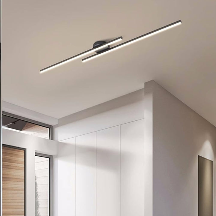 Stilren aluminium taklampa med LED, passar i både sovrum och hall.